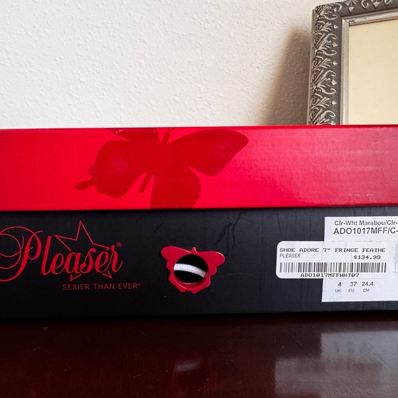 Elegant White Feathered Platform Heels - Picture 6 of 7